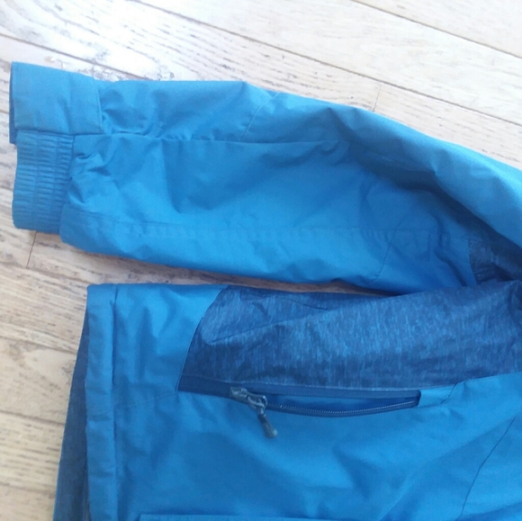 Mens winter jacket with detachable hood - Picture 7 of 9